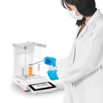 Sample_Dosing_Application_with_Semi-Micro_Balance